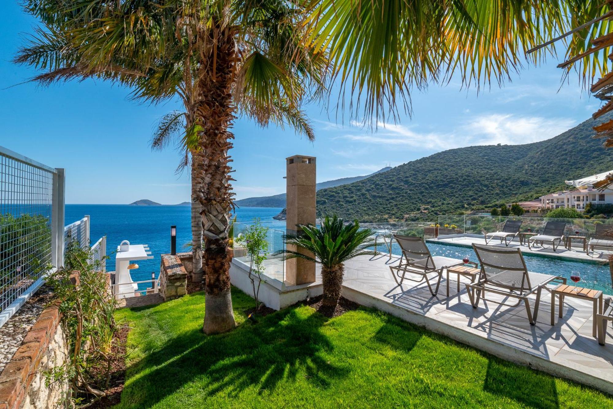 Beachfront White Villa With Private Swimming Pool 칼칸 외부 사진