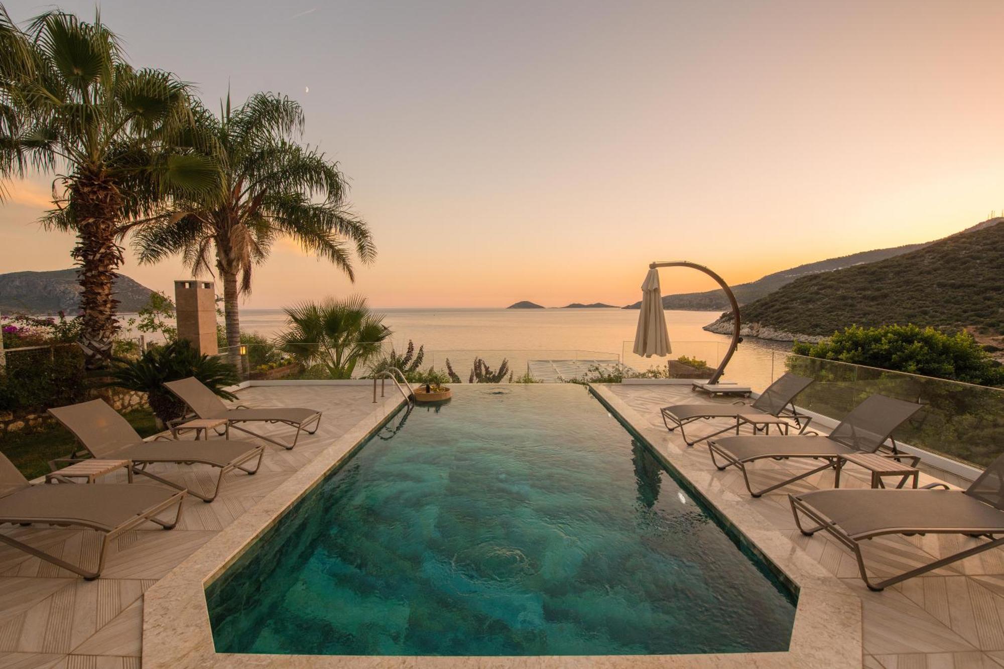 Beachfront White Villa With Private Swimming Pool 칼칸 외부 사진