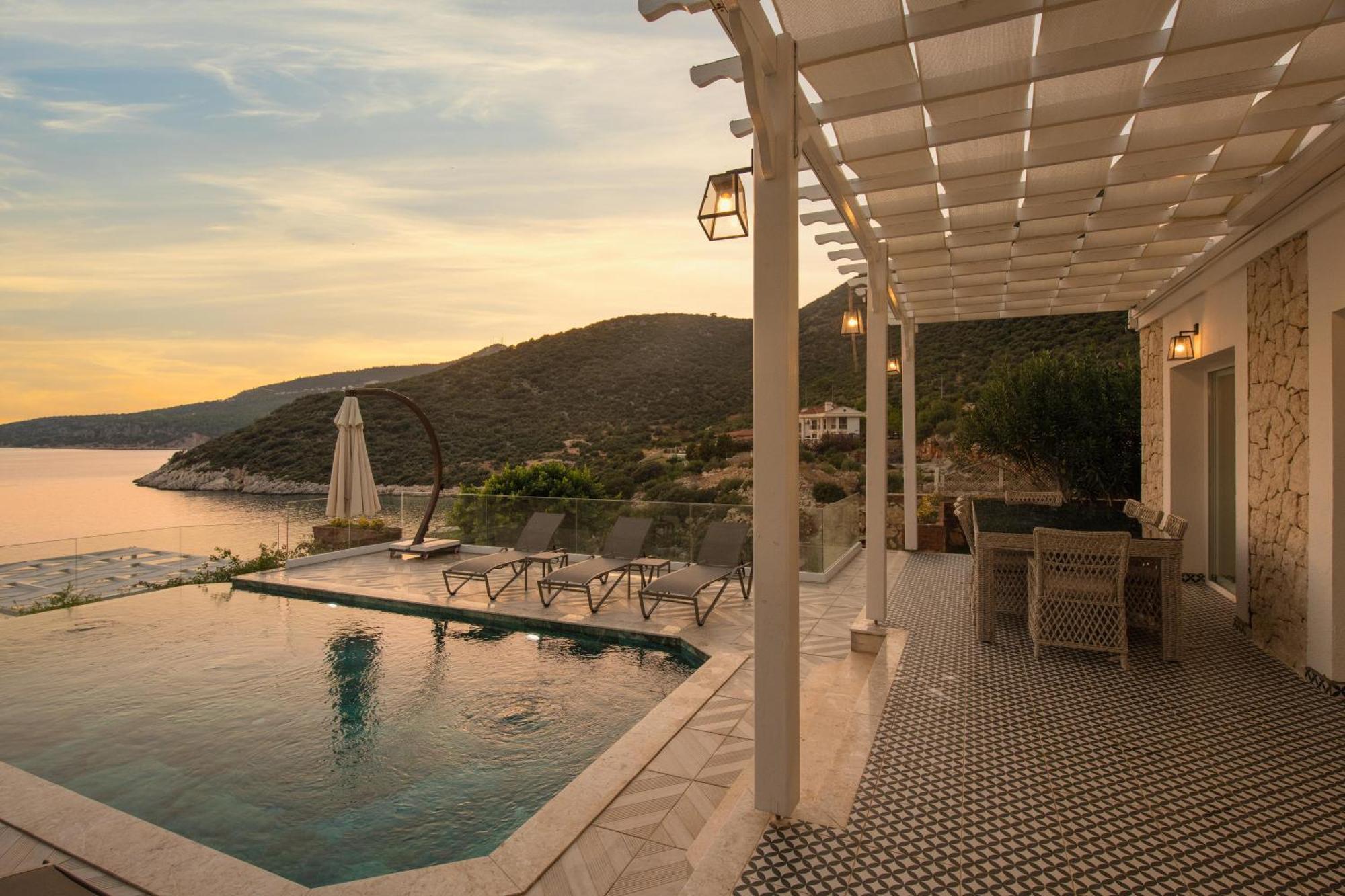 Beachfront White Villa With Private Swimming Pool 칼칸 외부 사진