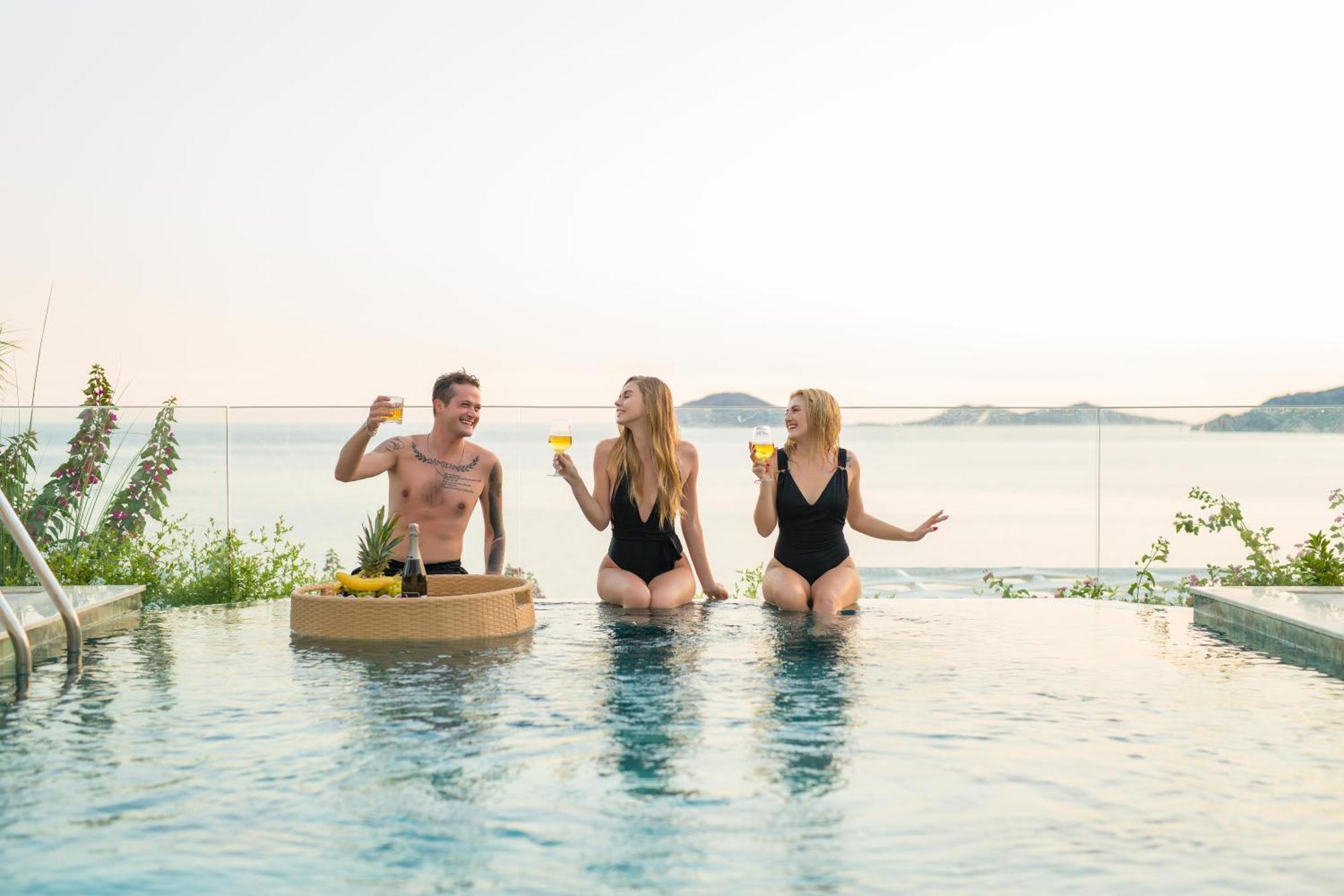Beachfront White Villa With Private Swimming Pool 칼칸 외부 사진