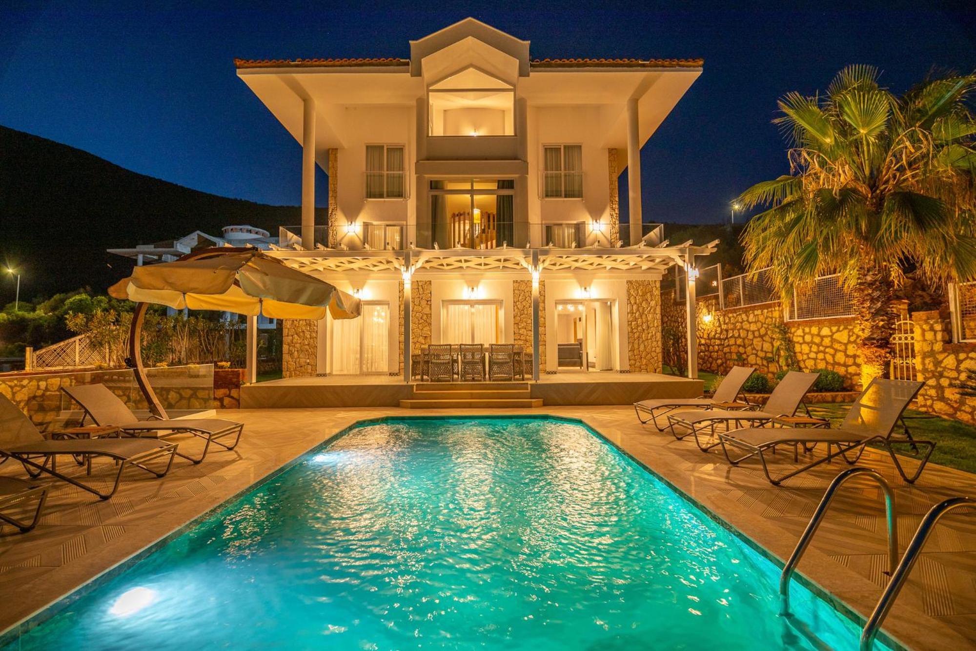 Beachfront White Villa With Private Swimming Pool 칼칸 외부 사진