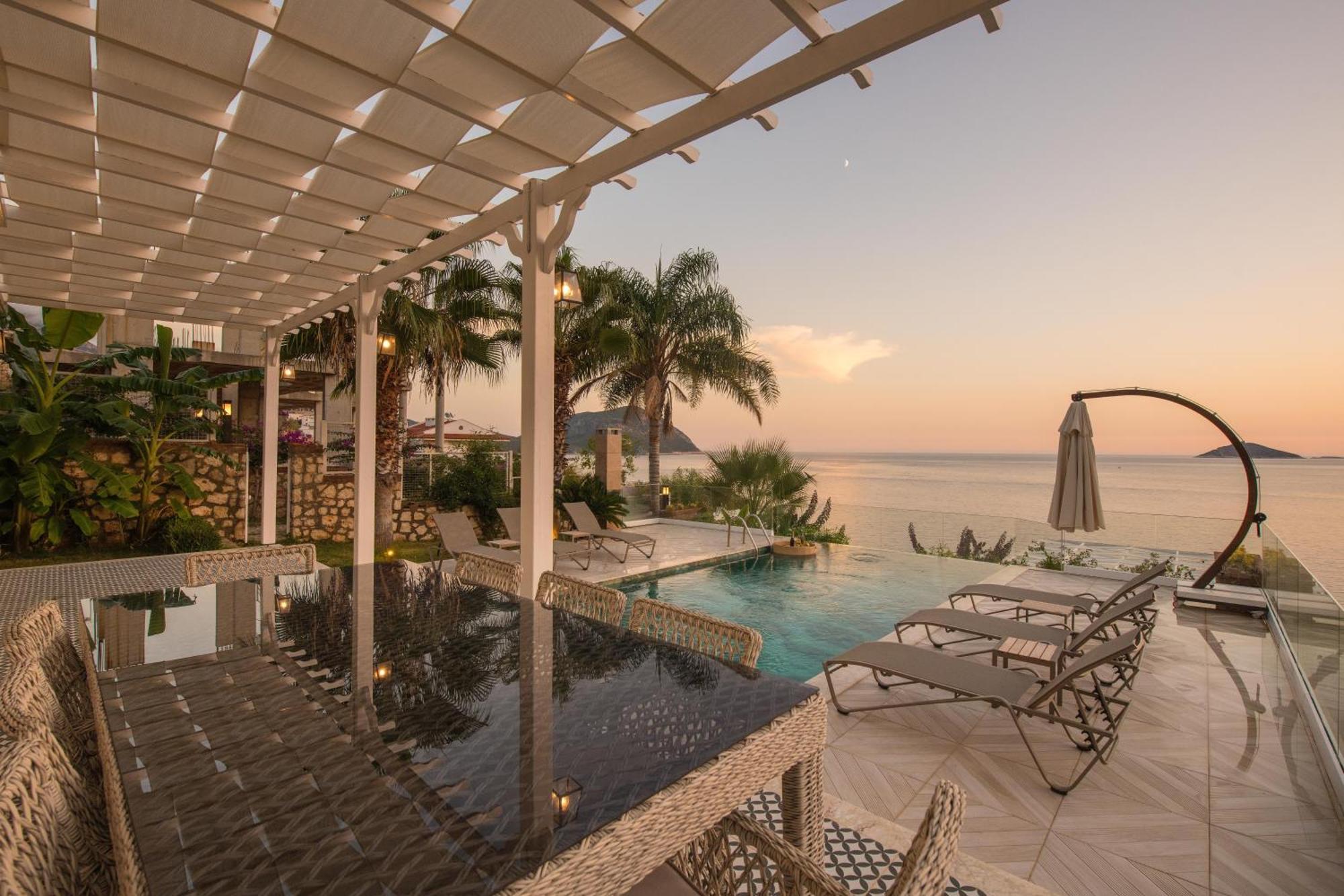 Beachfront White Villa With Private Swimming Pool 칼칸 외부 사진