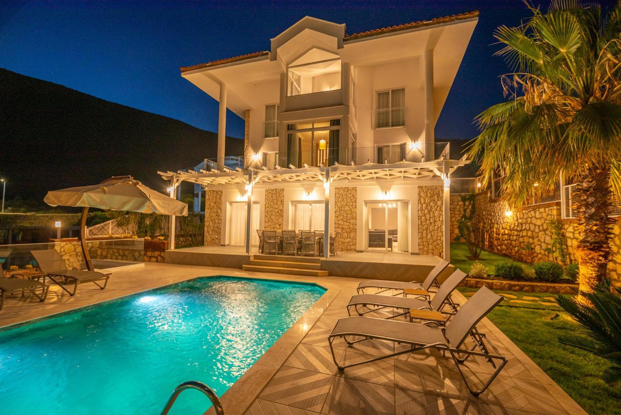Beachfront White Villa With Private Swimming Pool 칼칸 외부 사진