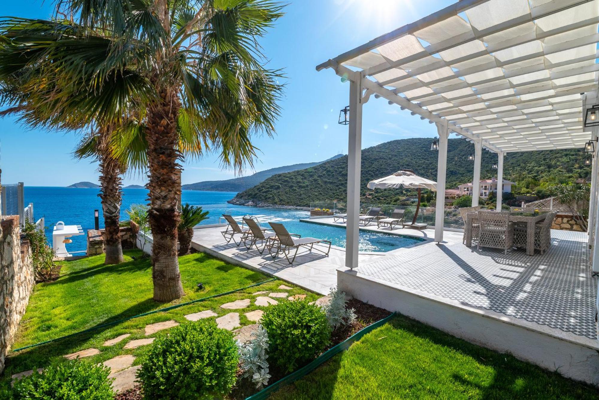 Beachfront White Villa With Private Swimming Pool 칼칸 외부 사진